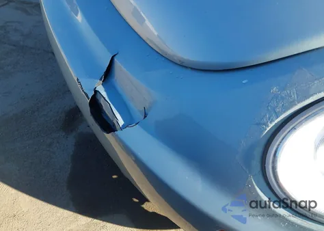 2010 Volkswagen New Beetle 2.5L from USA, damaged, VIN 3VWPG3AG7AM012990